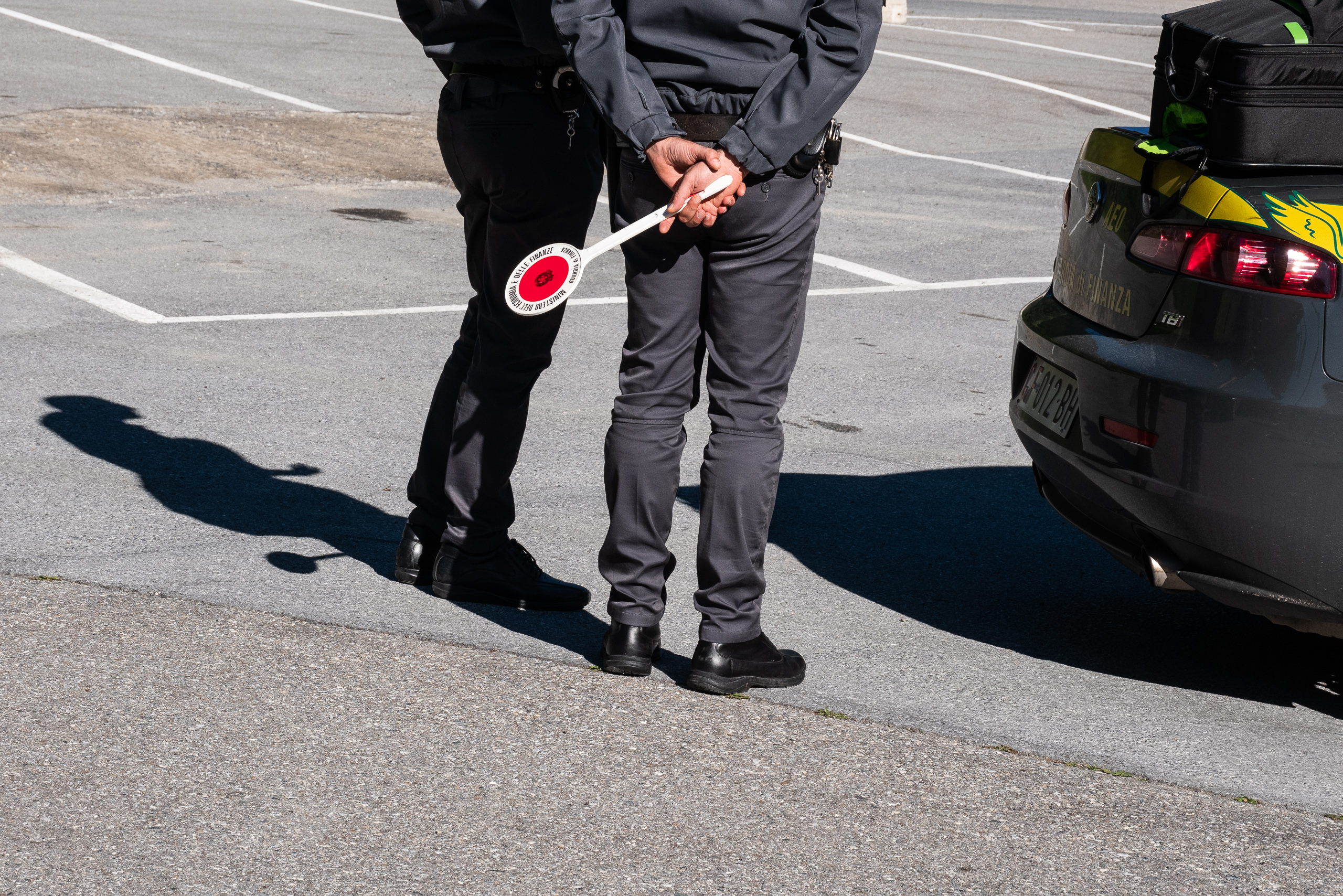 Kontrolle der Guardia di Finanza an der Grenze nach Italien